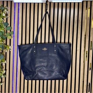 ✅💙 COACH AUTHENTIC Navy Leather Crafted premium leather Tote Bag - Read Note 📝
